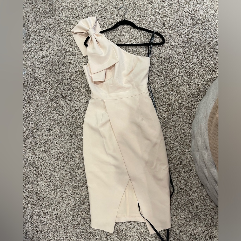 Lavish Alice dress NWT size 4